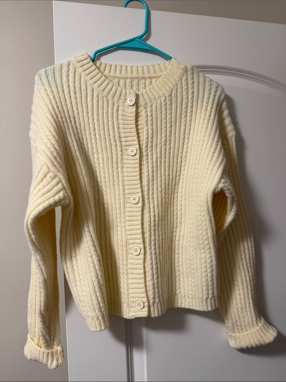 Women's Cream Ribbed Button-Front Sweater Cardigan/ NEW WITHOUT TAGS